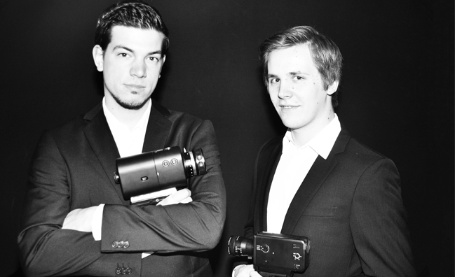 Simon Hoff und Jan-Philipp Matthewes mit Kameras
